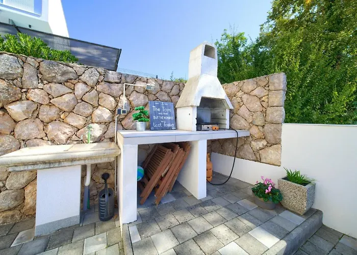 Apartman Sasso Bianco With The Private Pool Njivice