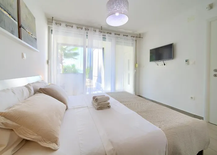 Apartman Sasso Bianco With The Private Pool Njivice