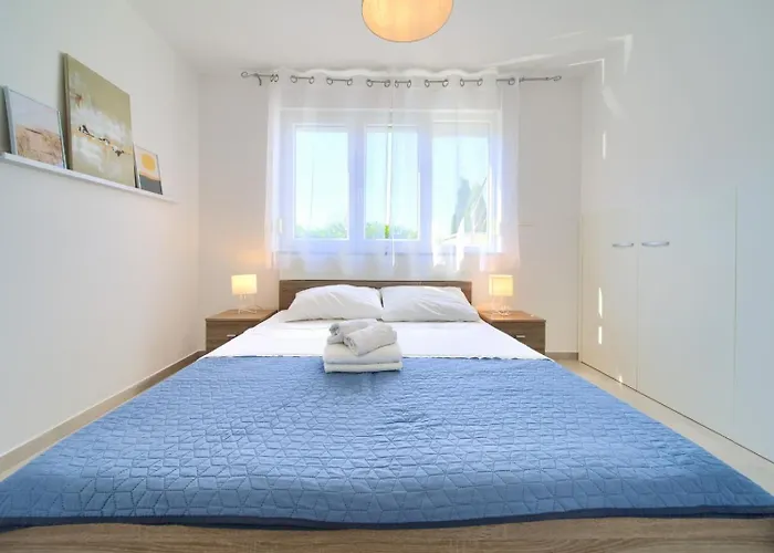 Apartman Sasso Bianco With The Private Pool Njivice