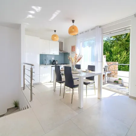 Sasso Bianco With The Private Pool Апартаменты Нивице